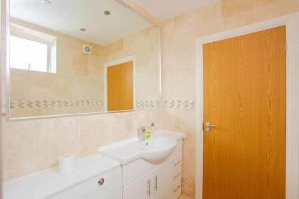 Bright 2 Bedroom Apartment in Islington - image 21
