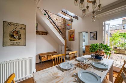 Charming home with roof terrace in East London by UnderTheDoormat - image 21