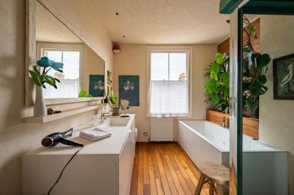 Charming home with roof terrace in East London by UnderTheDoormat - image 22