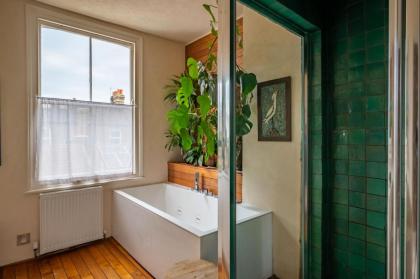 Charming home with roof terrace in East London by UnderTheDoormat - image 23