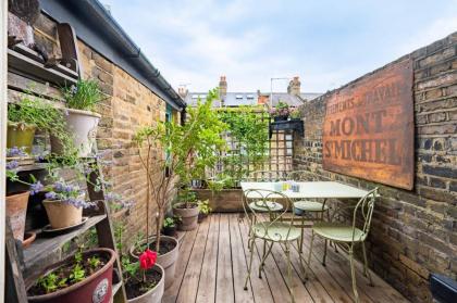 Charming home with roof terrace in East London by UnderTheDoormat - image 29