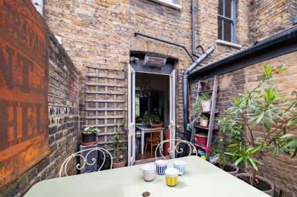 Charming home with roof terrace in East London by UnderTheDoormat - image 30