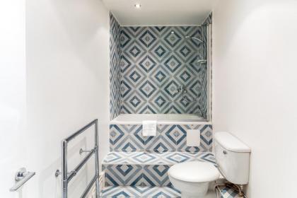 Two Bed Notting Hill Gem - image 23