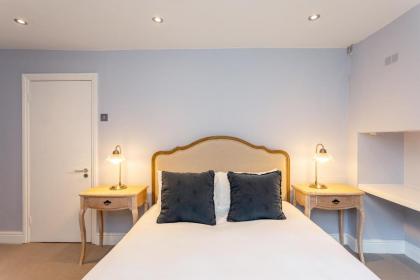 Two Bed Notting Hill Gem - image 26