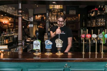 Rose And Crown Hotel - image 12