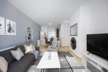Spacious 4 Bedroom House next to Kensington Palace
