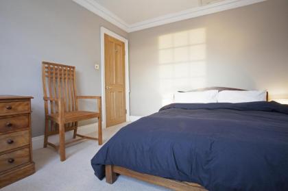 Marylebone Luxury 2-Bed Duplex with Terrace - image 25