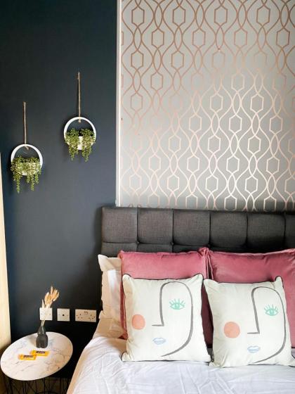 Holland Road Stays - image 23