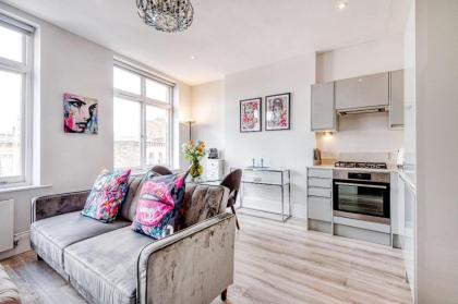 Elegant 1 bed apartment- Hampstead Village - image 29