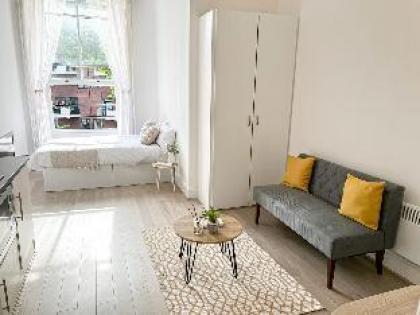 Modern Flat in Paddington - image 10