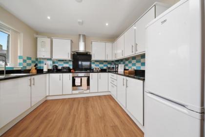 London Heathrow Living Serviced Apartments by Ferndale - image 11
