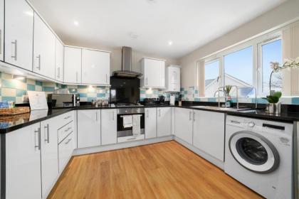 London Heathrow Living Serviced Apartments by Ferndale - image 5
