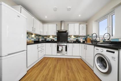 London Heathrow Living Serviced Apartments by Ferndale - image 6