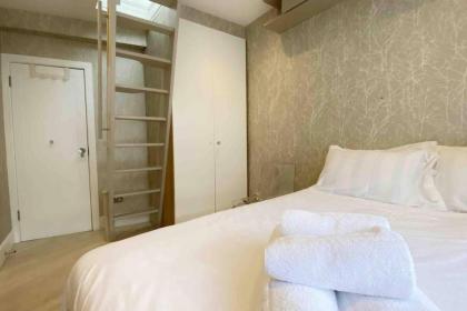 Charming 2-Bed Apt with 2 bathtub central London - image 21