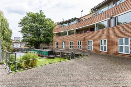 Modern Victoria Park Apartment - image 22