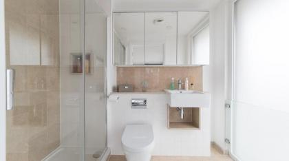 Boutique 3 Bed Apartment - image 21