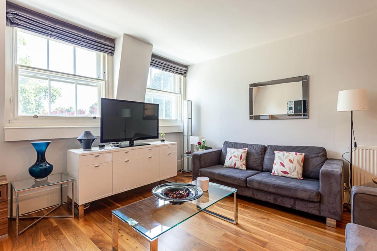 Holborn Flat with Green Views - main image
