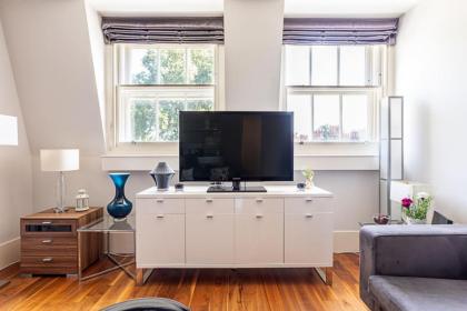 Holborn Flat with Green Views - image 11