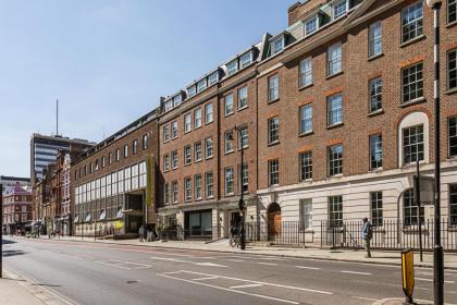 Holborn Flat with Green Views - image 23
