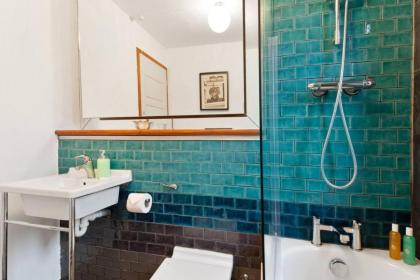 Modern 2 Bedroom Apartment in Hoxton - image 21