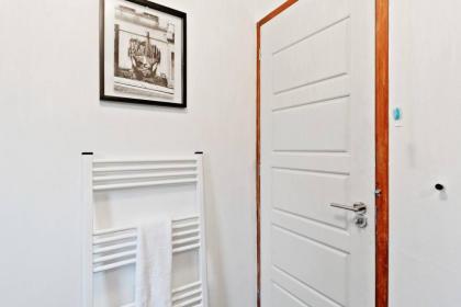 Modern 2 Bedroom Apartment in Hoxton - image 22