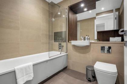 Modern 01 & 02 Bed Apartment in Canary Wharf - image 29