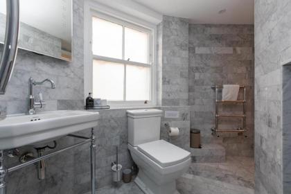 Stylish 2 Bedroom Apartment near Oxford Street - image 30