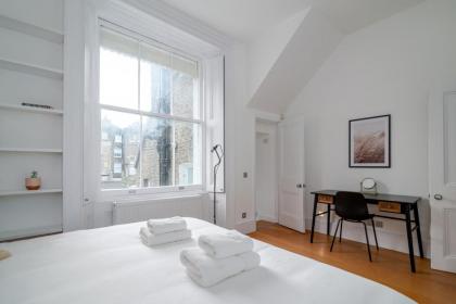 GuestReady - Chic flat in the heart of Kensington - image 21