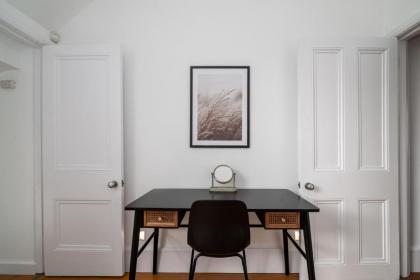 GuestReady - Chic flat in the heart of Kensington - image 22
