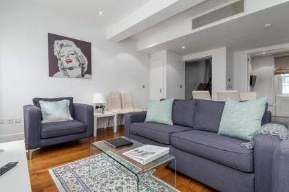 A Stunning Three Bedroom Home in Mayfair