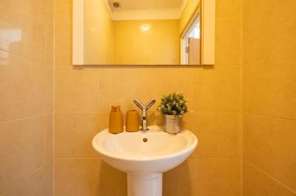 The Farringdon Apartment - image 27