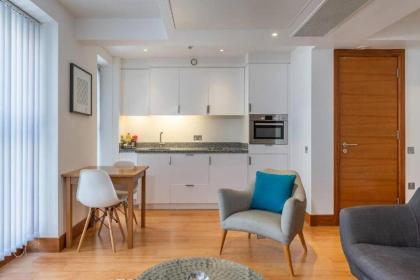 Apartment - Tower Hill - City Centre by Prime London Stays N-3 - image 12