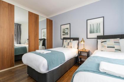 Marble Arch Apartments - image 22