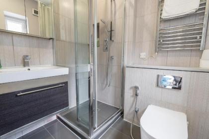 Marble Arch Apartments - image 24