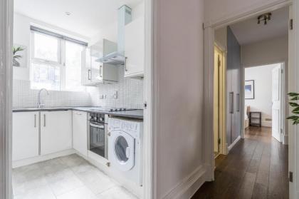 Marble Arch Apartments - image 26