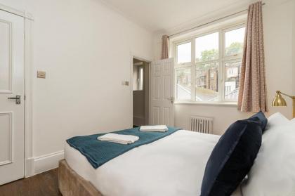 Marble Arch Apartments - image 29
