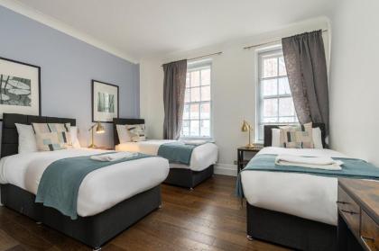 Marble Arch Apartments - image 30
