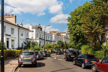 Charming one bedroom flat near Maida Vale by UnderTheDoormat - image 26