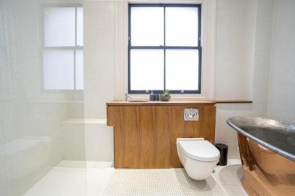 Stylish & Spacious 3Bed Home near Liverpool Street Train Station - image 29