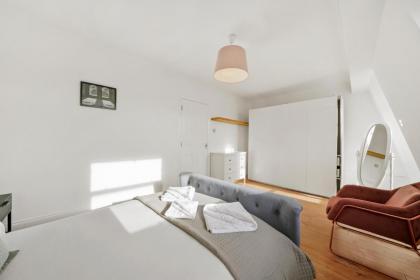 1 & 2 Bed Cosy Apartments next to Earls Court FREE WIFI - image 22