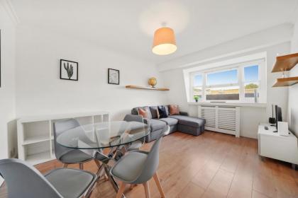 1 & 2 Bed Cosy Apartments next to Earls Court FREE WIFI - image 26