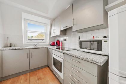 1 & 2 Bed Cosy Apartments next to Earls Court FREE WIFI - image 28