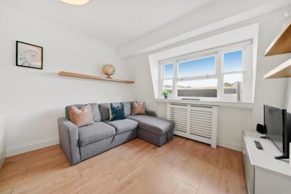 1 & 2 Bed Cosy Apartments next to Earls Court FREE WIFI - image 29
