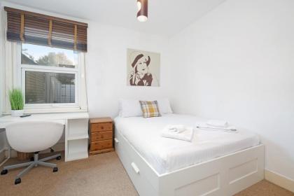 London Spacious 3 Bedroom House Fulham By MDPS - image 17