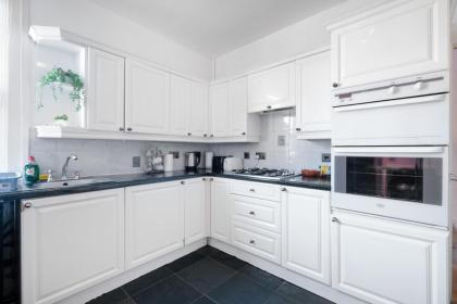 London Spacious 3 Bedroom House Fulham By MDPS - image 5