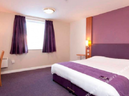 Premier Inn Heathrow Airport Terminal 5 - image 12