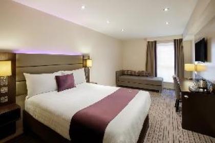 Premier Inn Epsom Town Centre - image 3