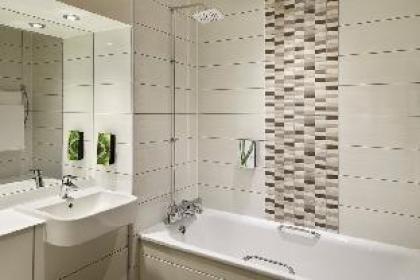 Premier Inn Epsom Town Centre - image 5