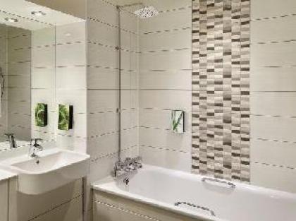 Premier Inn Epsom Town Centre - image 6