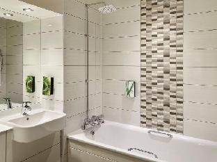 Premier Inn Epsom Town Centre - image 6